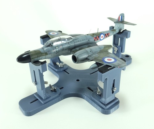 Model aircraft berth jig - , stand
