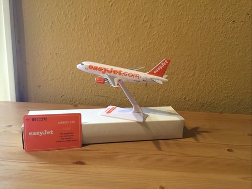 Easyjet airbus a319 - easyjet,