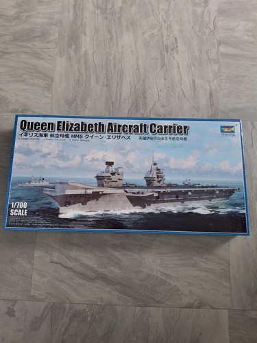 Trumpeter 700 queen - 1/700,