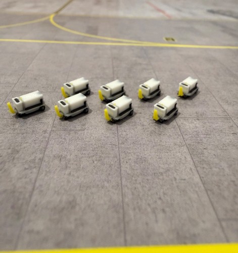 400 scale airport - scale, model